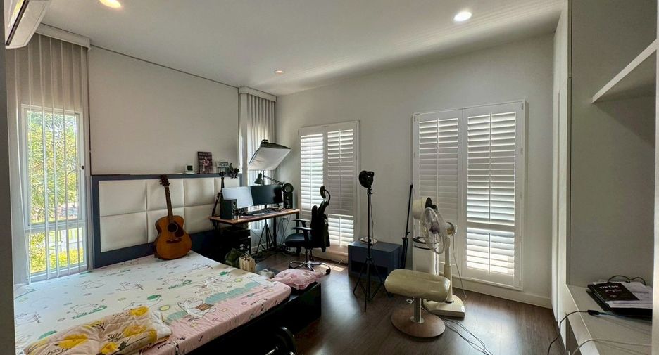 For sale 3 bedrooms house in Khlong Sam Wa, Bangkok