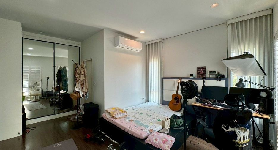 For sale 3 bedrooms house in Khlong Sam Wa, Bangkok