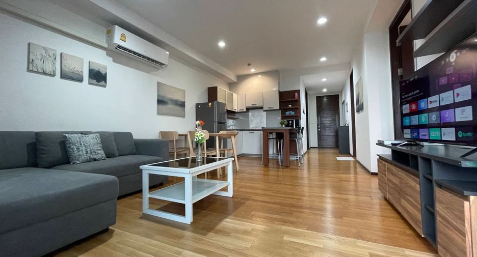 For rent 2 bedrooms condo in Huai Khwang, Bangkok