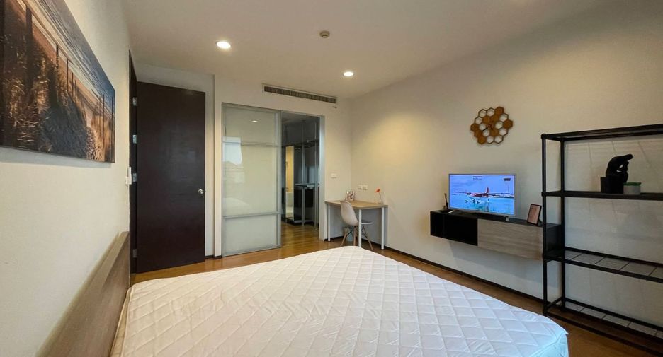 For rent 2 bedrooms condo in Huai Khwang, Bangkok