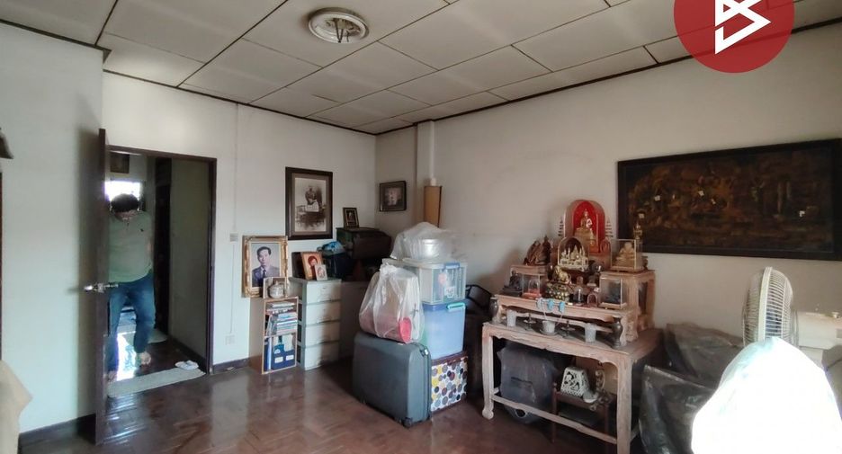 For sale 2 ベッドルーム townhouse in Saphan Sung, Bangkok