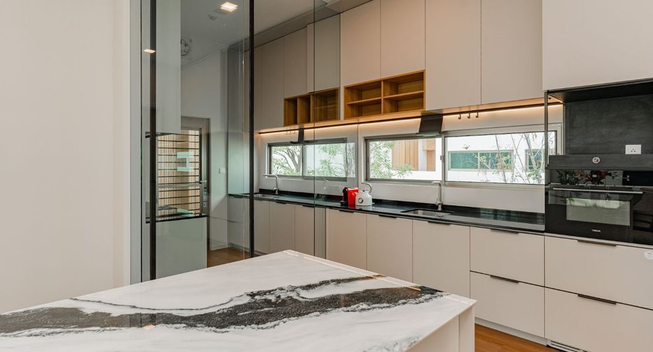 For rent 3 bedrooms house in Saphan Sung, Bangkok