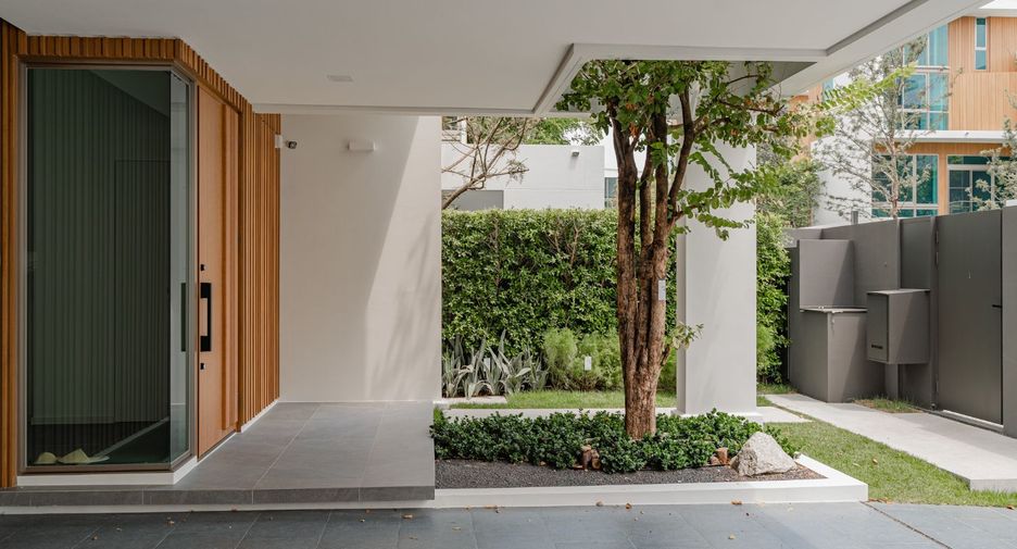 For rent 3 bedrooms house in Saphan Sung, Bangkok