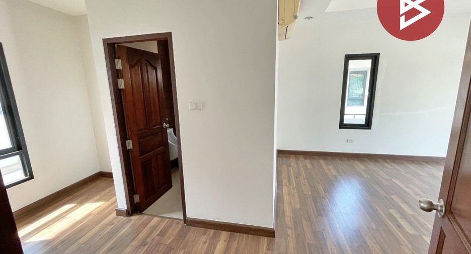 For sale 3 bedrooms house in Si Racha, Chonburi