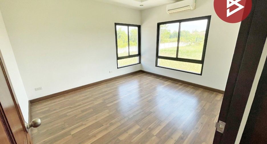 For sale 3 bedrooms house in Si Racha, Chonburi