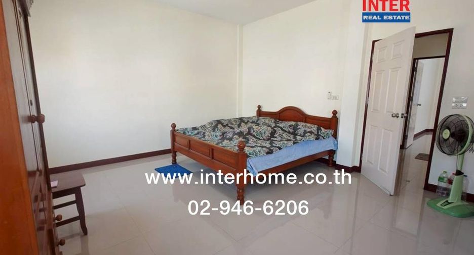 For sale 4 bedrooms townhouse in Phra Samut Chedi, Samut Prakan