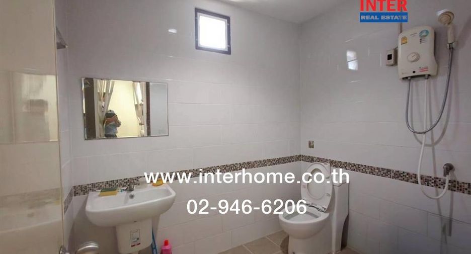 For sale 4 bedrooms townhouse in Phra Samut Chedi, Samut Prakan