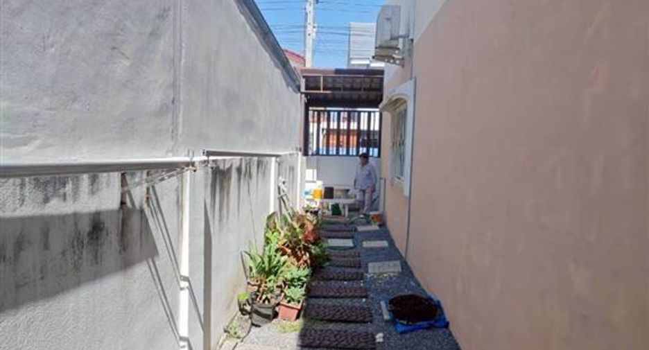 For sale 4 bedrooms townhouse in Phra Samut Chedi, Samut Prakan