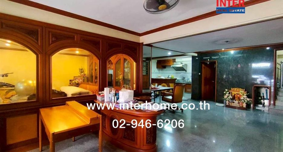 For sale 6 bedrooms retail Space in Chatuchak, Bangkok