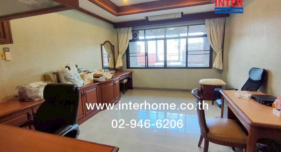 For sale 6 bedrooms retail Space in Chatuchak, Bangkok