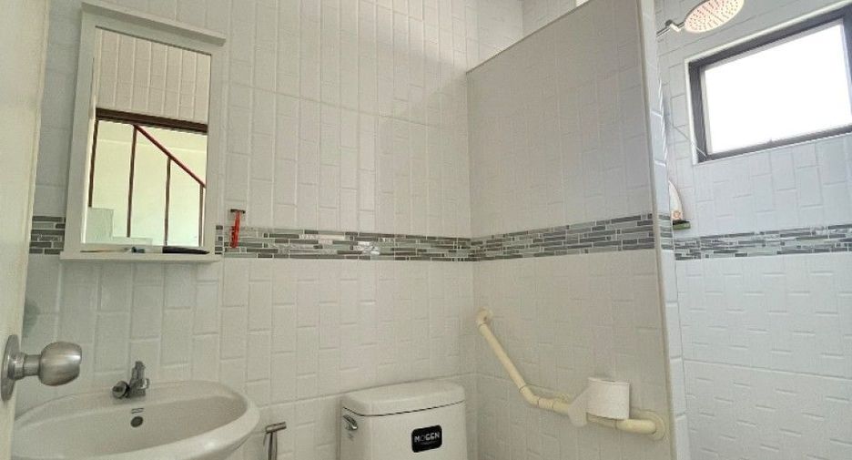 Local comercial en venta de 2 habitaciones en Mueang Chon Buri, Chonburi