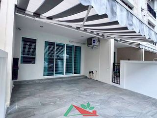 Casa adosada en venta de 3 habitaciones en Prawet, Bangkok