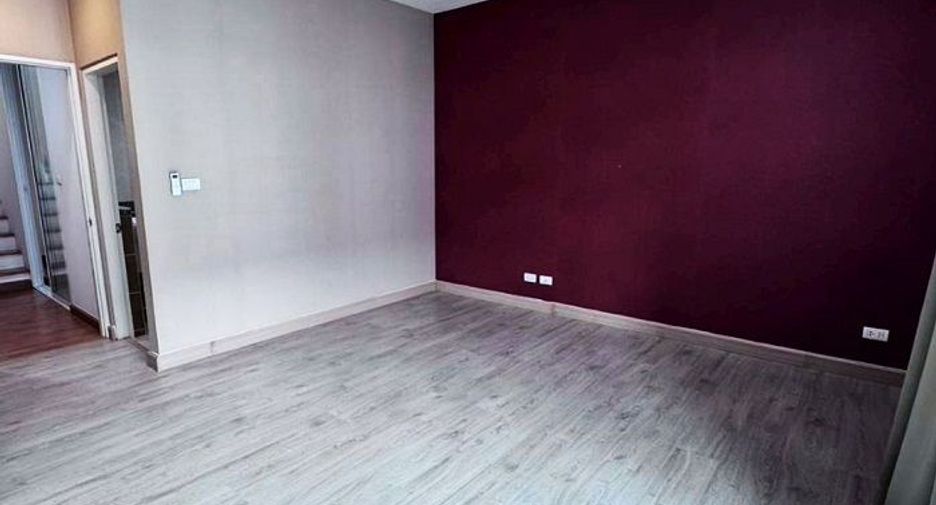 Casa adosada en venta de 3 habitaciones en Prawet, Bangkok