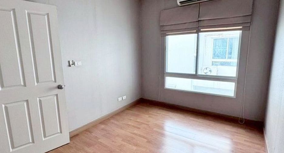 Casa adosada en venta de 3 habitaciones en Prawet, Bangkok