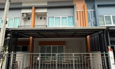 Продажа 3 спальни таунхаус в Саттахип, Чонбури