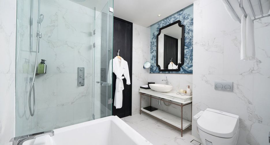 For rent 2 bedrooms serviced apartment in Khlong Toei, Bangkok