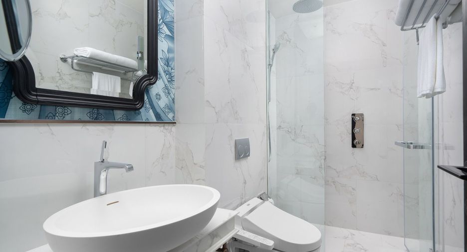 For rent 2 bedrooms serviced apartment in Khlong Toei, Bangkok