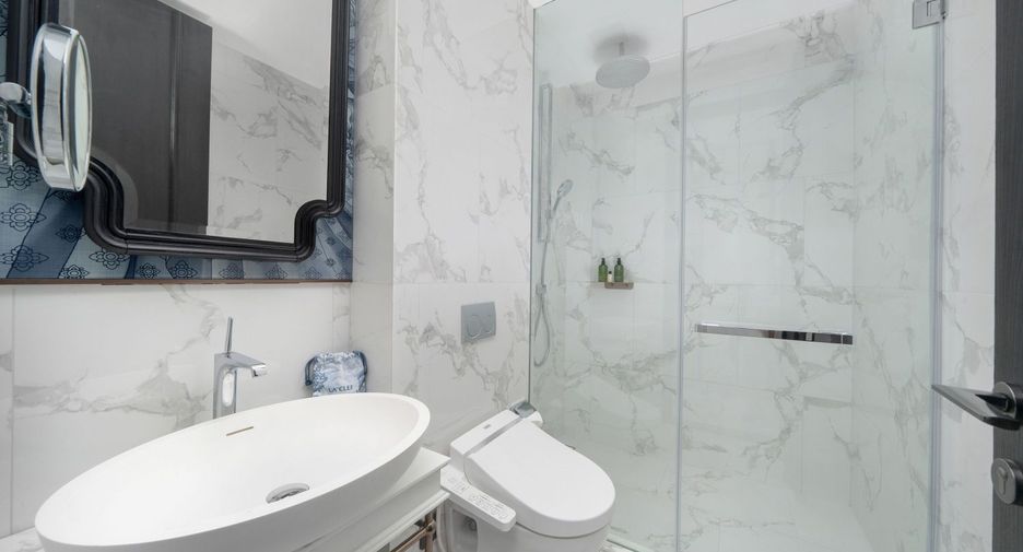 For rent 2 bedrooms serviced apartment in Khlong Toei, Bangkok