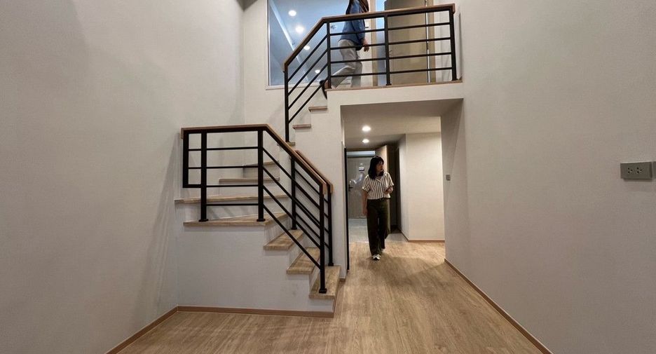 For sale 2 bedrooms condo in Bang Rak, Bangkok