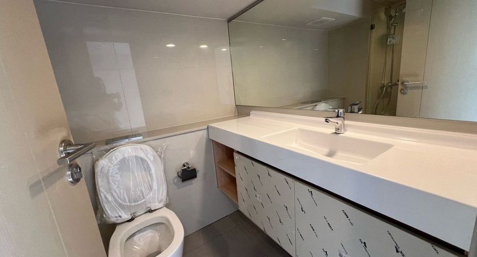 For sale 2 bedrooms condo in Bang Rak, Bangkok