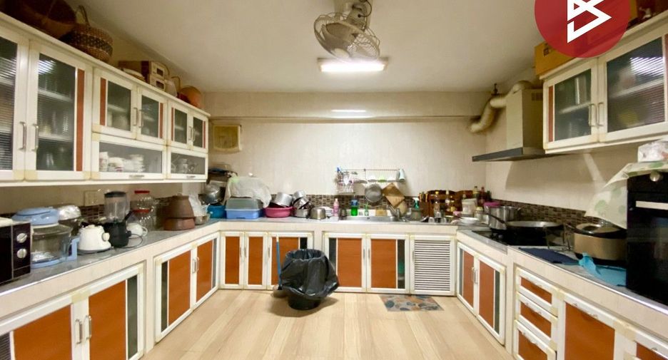 For sale 16 bedrooms retail Space in Bang Khun Thian, Bangkok