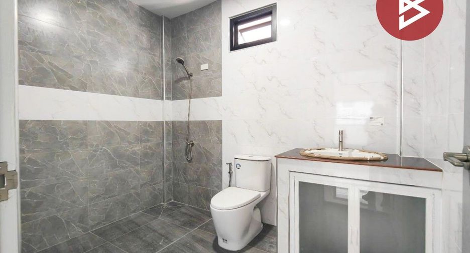 For sale 4 bedrooms house in Sam Phran, Nakhon Pathom