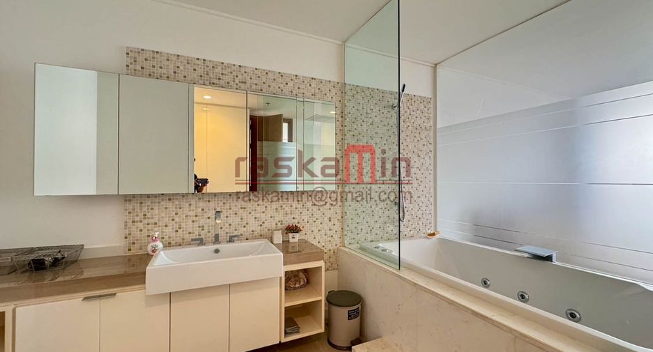 For rent 3 bedrooms condo in Bang Lamung, Chonburi