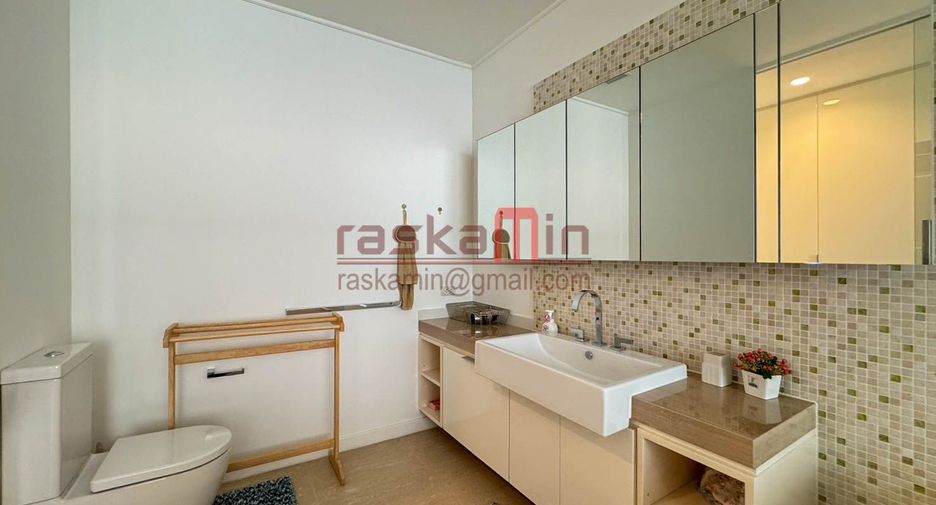 For rent 3 bedrooms condo in Bang Lamung, Chonburi