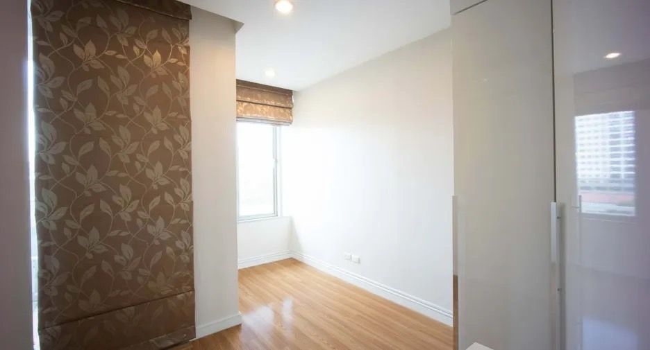 For sale 2 bedrooms condo in Bang Rak, Bangkok