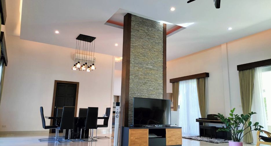 For rent 3 bedrooms villa in Bang Lamung, Chonburi