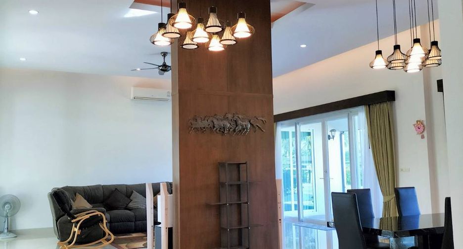 For rent 3 bedrooms villa in Bang Lamung, Chonburi