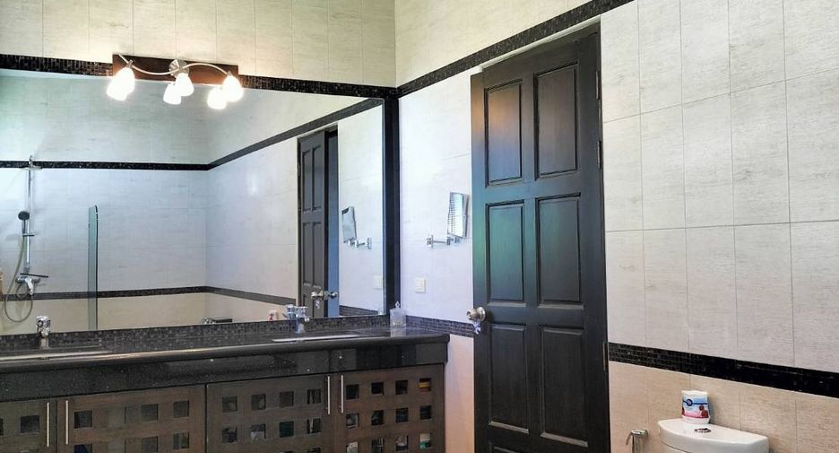 For rent 3 bedrooms villa in Bang Lamung, Chonburi