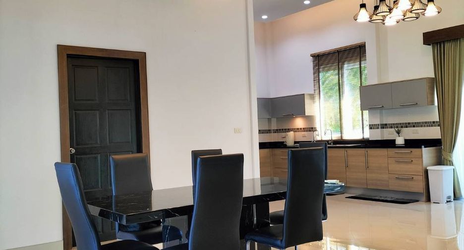 For rent 3 bedrooms villa in Bang Lamung, Chonburi