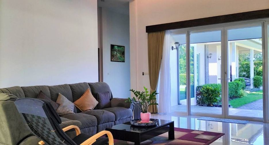 For rent 3 bedrooms villa in Bang Lamung, Chonburi