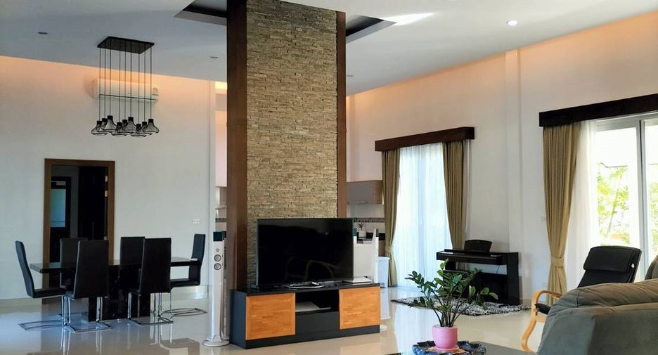 For rent 3 bedrooms villa in Bang Lamung, Chonburi