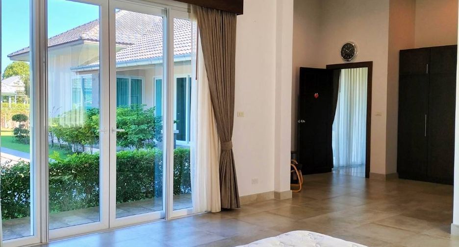 For rent 3 bedrooms villa in Bang Lamung, Chonburi