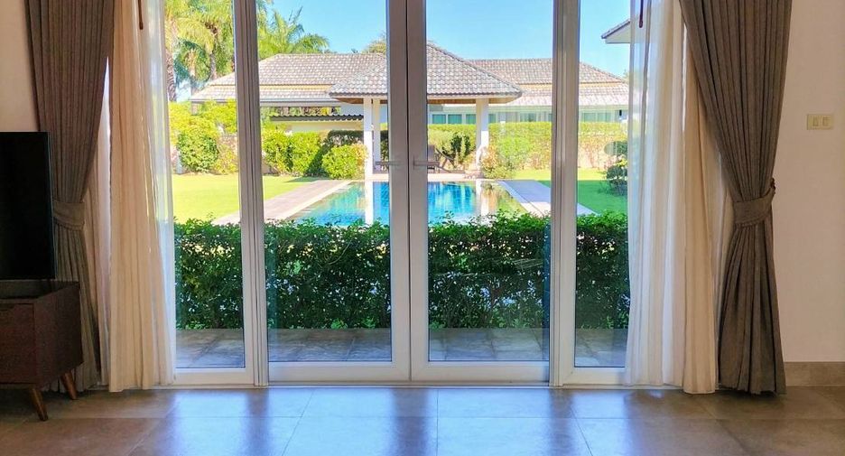 For rent 3 bedrooms villa in Bang Lamung, Chonburi