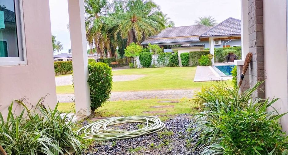 For rent 3 bedrooms villa in Bang Lamung, Chonburi