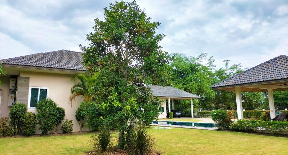 For rent 3 bedrooms villa in Bang Lamung, Chonburi