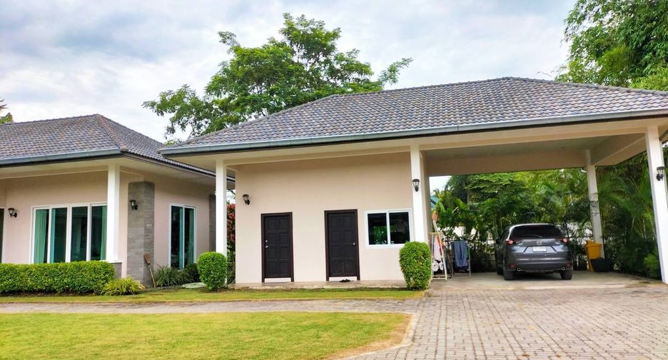 For rent 3 bedrooms villa in Bang Lamung, Chonburi