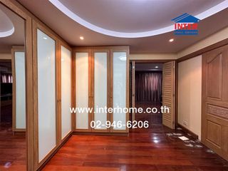 For sale 3 bedrooms retail Space in Bang Khun Thian, Bangkok