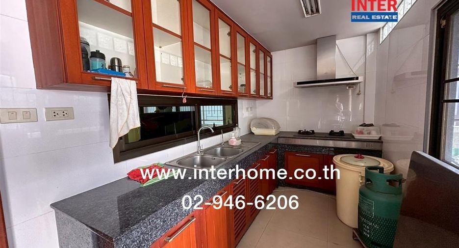 Local comercial en venta de 3 habitaciones en Bang Khun Thian, Bangkok