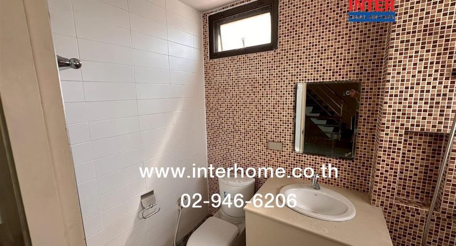 Local comercial en venta de 3 habitaciones en Bang Khun Thian, Bangkok