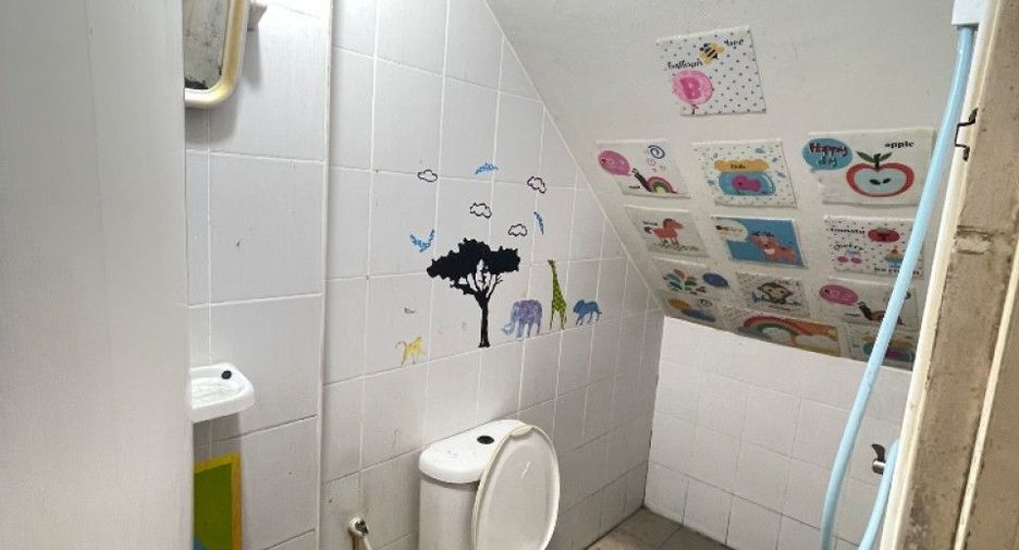 For sale 3 ベッドルーム retail Space in Si Racha, Chonburi