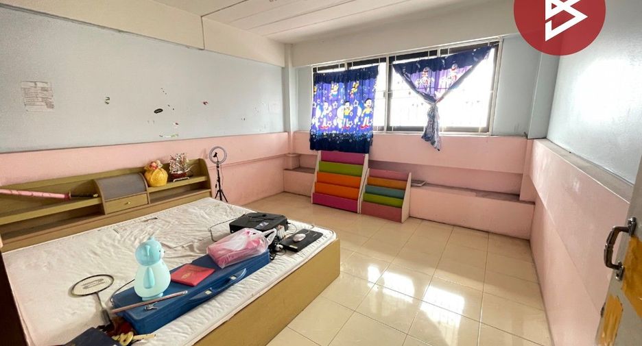 For sale 3 ベッドルーム retail Space in Si Racha, Chonburi