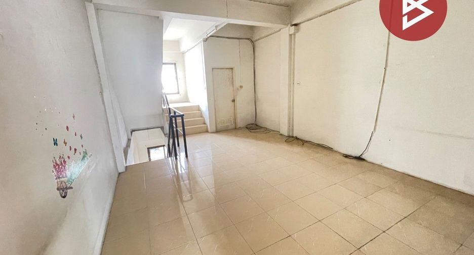 For sale 3 ベッドルーム retail Space in Si Racha, Chonburi