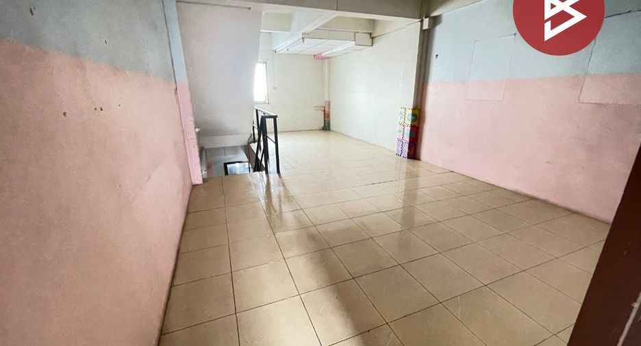 For sale 3 ベッドルーム retail Space in Si Racha, Chonburi