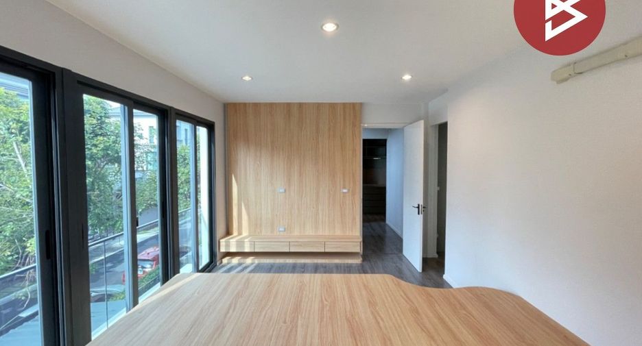 For sale 4 bedrooms house in Prawet, Bangkok