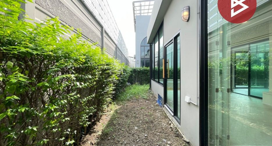 For sale 4 bedrooms house in Prawet, Bangkok