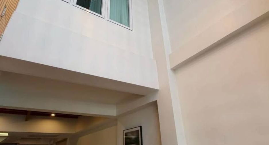For sale 2 bedrooms townhouse in Khlong Toei, Bangkok